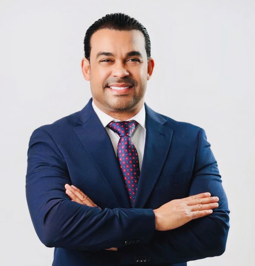 Carlos B. Tolentino, Fundador y Presidente de Immigration Star Support Services, Inc.